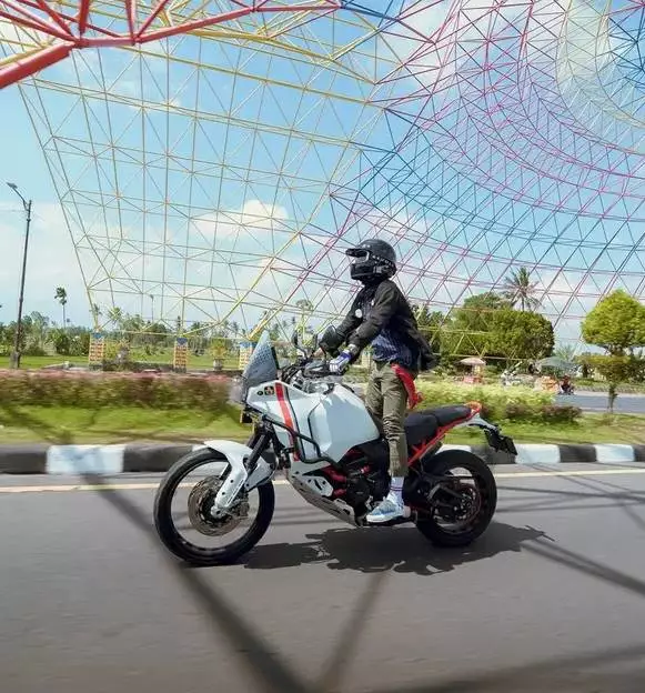 Kronologi Desta Jatuh dari Motor © 2025 berbagai sumber