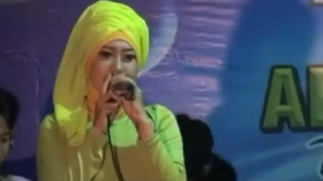 jebolan ajang dangdut saat manggung © berbagai sumber