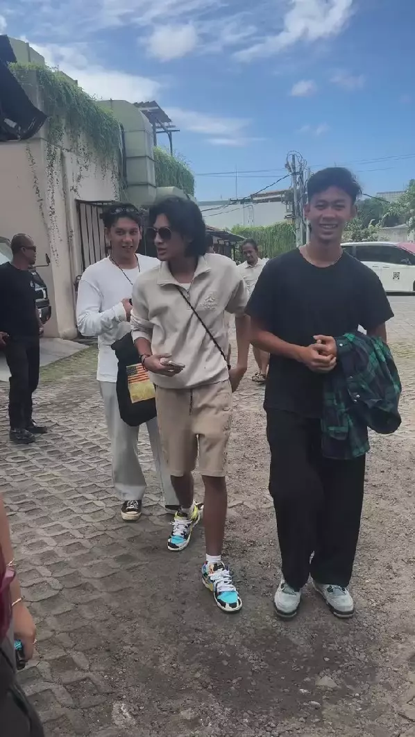 Andre Taulany ajak anak-anak liburan ke Bali © Instagram