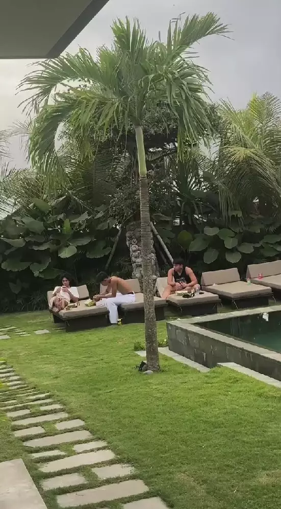 Andre Taulany ajak anak-anak liburan ke Bali © Instagram