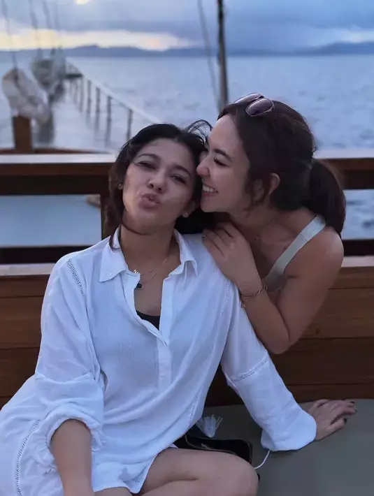 Potret lawas ayah 9 seleb ini dulu artis ganteng, pesona mudanya bikin pangling © 2025 brilio.net Potret lawas ayah 9 seleb ini dulu artis ganteng, pesona mudanya bikin pangling © 2025 brilio.net