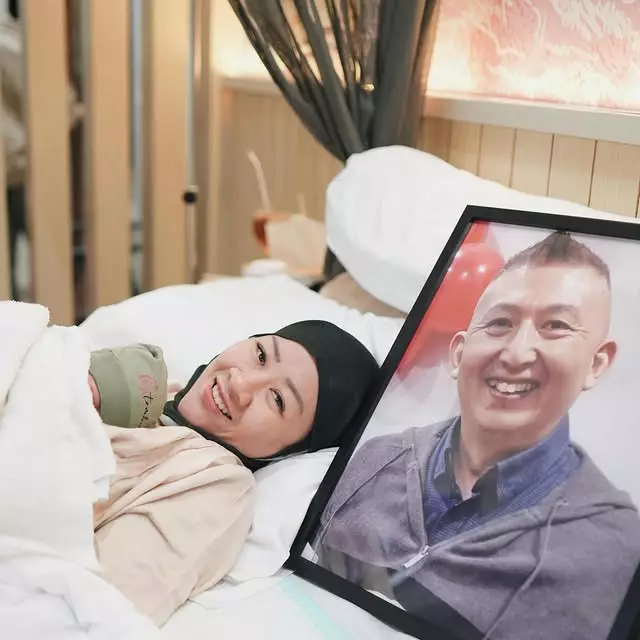 persalinan istri mendiang Papa Udon © Instagram persalinan istri mendiang Papa Udon © Instagram