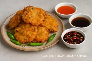 Terbongkar! 5 Rahasia bakwan seenak buatan penjual gorengan yang tebal, krispi, nggak banyak minyak