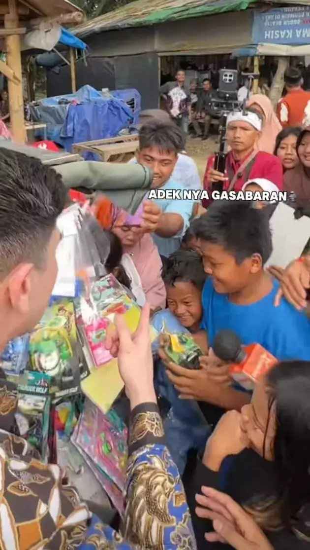 Fakta pedagang rugi mainan diborong Verrell Bramasta © 2025 brilio.net