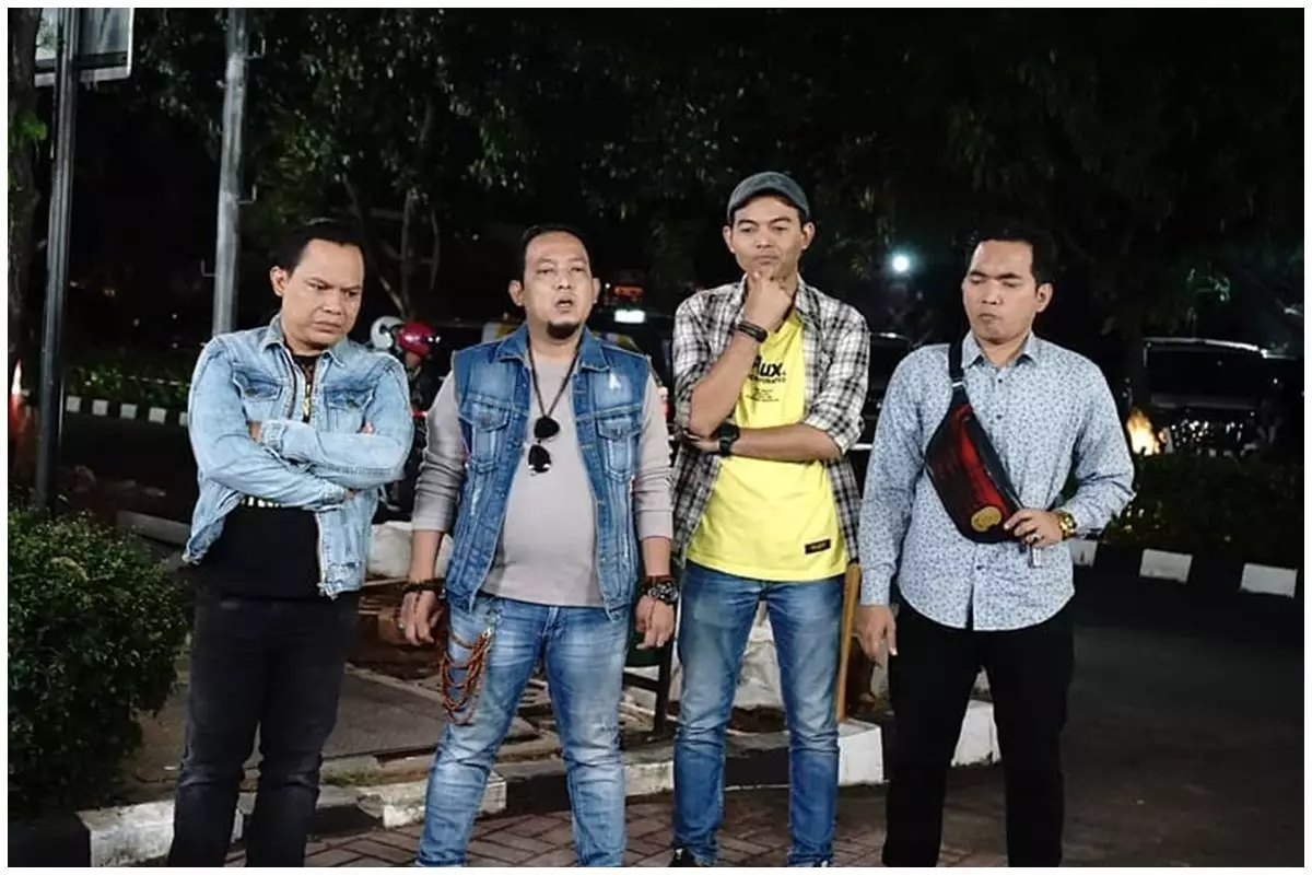 Tak cuma K-Pop, band Wali bagikan lightstick dan photocard edisi spesial, bikin fans rebutan