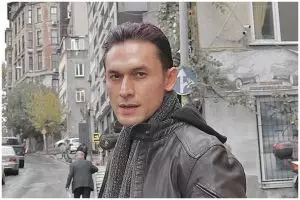 Gantengnya awet di usia 44 tahun, potret masa muda Indra Bruggman ini ternyata mirip Rizky Billar