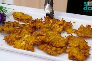 Bakwan krispi tanpa telur emang bisa? Ternyata ini triknya biar nggak ambyar