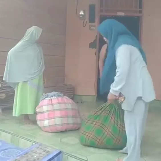 Ditinggal suami merantau, wanita ini diusir mertuanya tanpa uang sepeserpun saat lagi ke rumah saudara