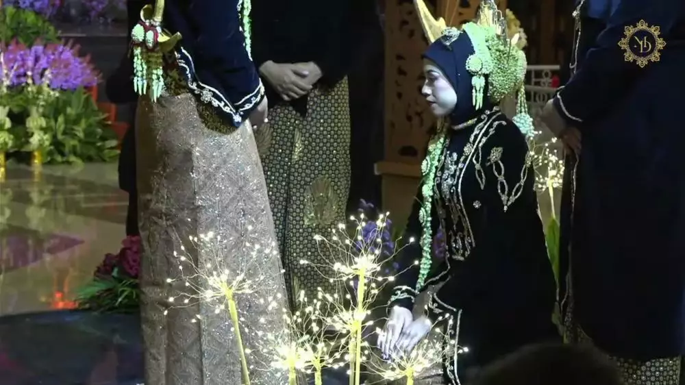 Potret resepsi Megawati Hangestri dan Dio Novandra © 2025 YouTube