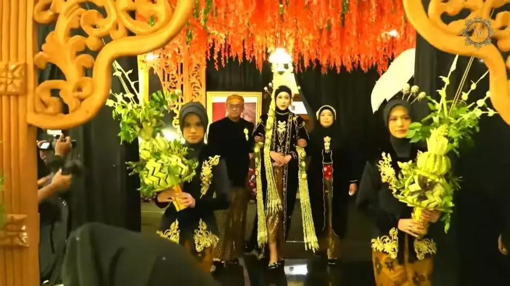 Potret resepsi Megawati Hangestri dan Dio Novandra © 2025 YouTube