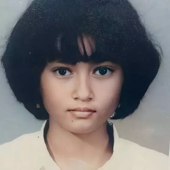 Wajahnya memesona sejak muda, intip 11 potret transformasi ibu Sherina yang dipuji bak putri Solo