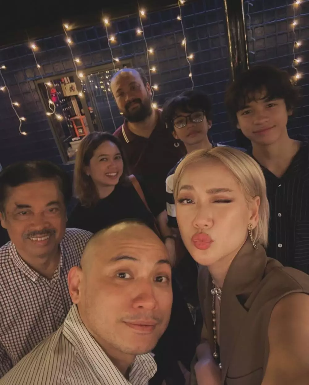 Tiko Aryawardhana akrab dengan keluarga Ashraf Sinclair © 2025 brilio.net