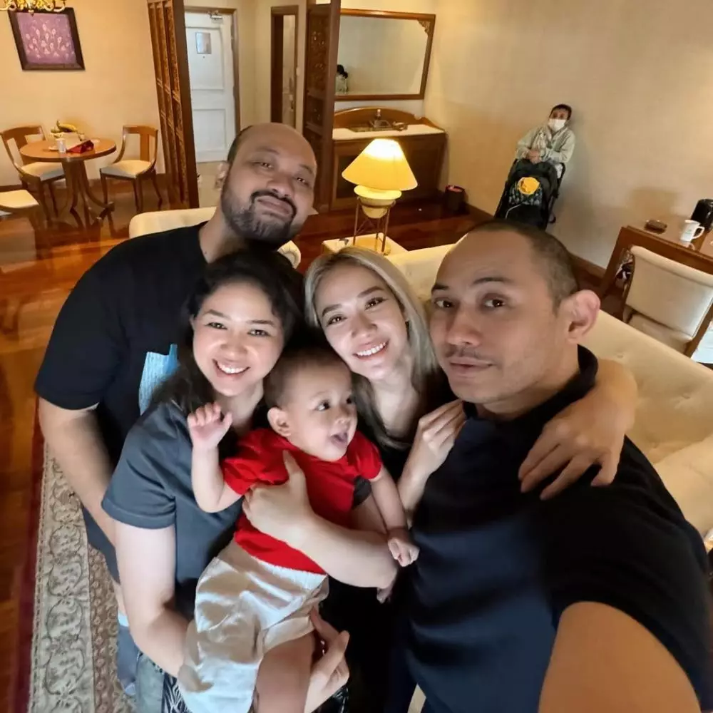 Tiko Aryawardhana akrab dengan keluarga Ashraf Sinclair © 2025 brilio.net