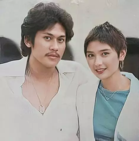 Pasangan seleb hits jadul © 2025 brilio.net Pasangan seleb hits jadul © 2025 brilio.net