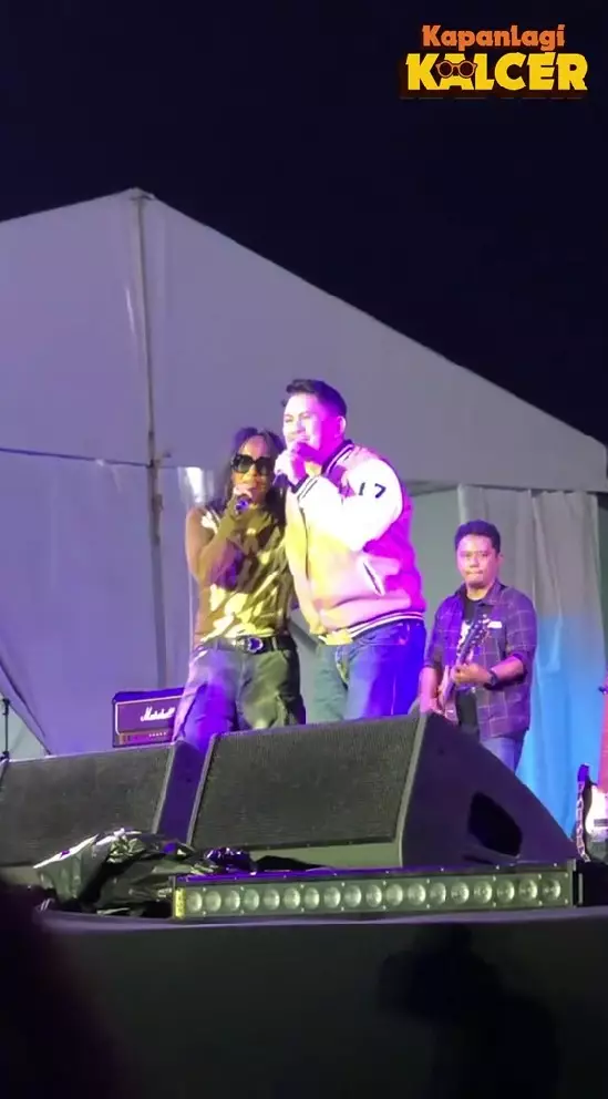 Atiek CB duet bareng Ronny Sianturi di Prambanan © TikTok