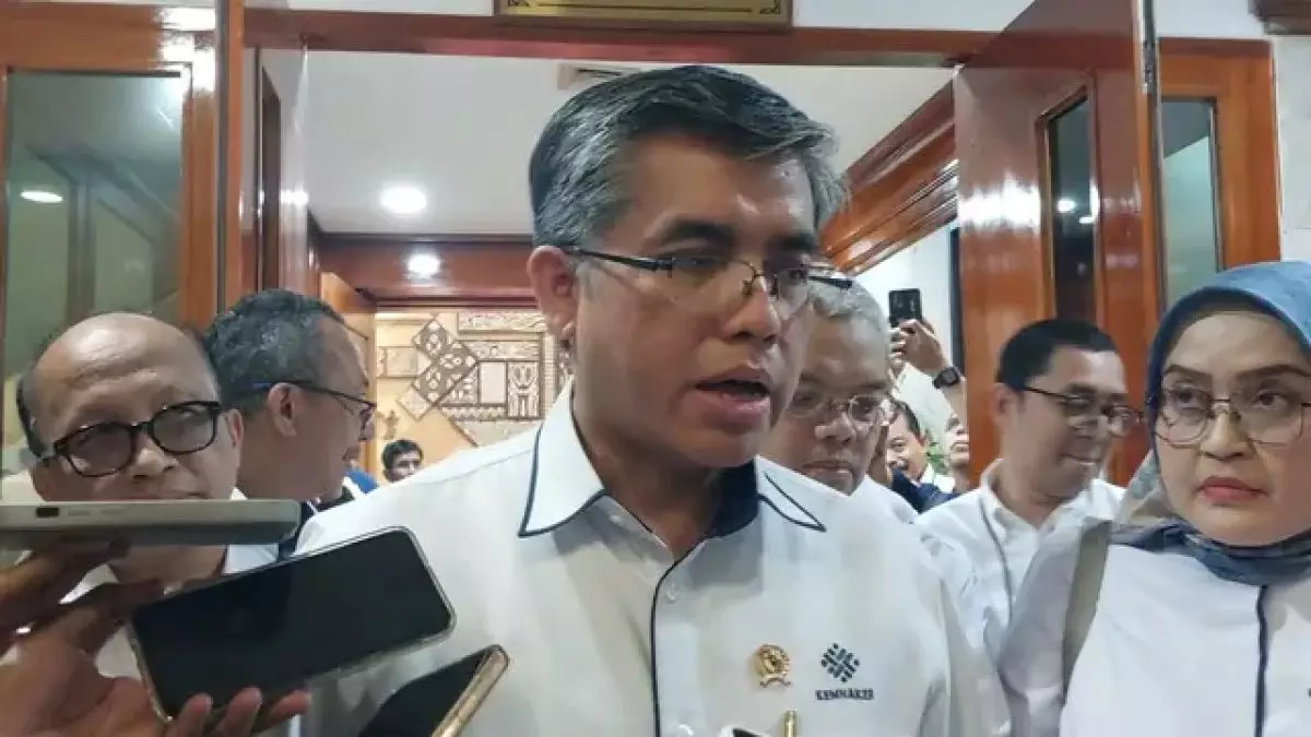 571 ribu penerima bansos terlibat judi online, apa kata Menaker Yassierli?