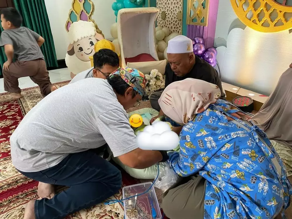 Momen akikah putra Ustaz Abdul Somad © 2025 brilio.net