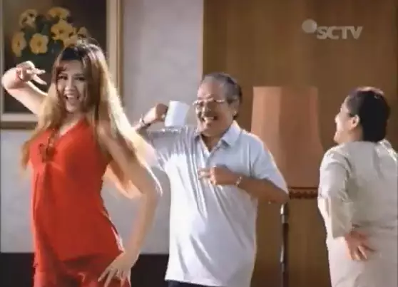 penyanyi dangdut saat jadi bintang iklan jadul © 2023 brilio.net penyanyi dangdut saat jadi bintang iklan jadul © 2023 brilio.net