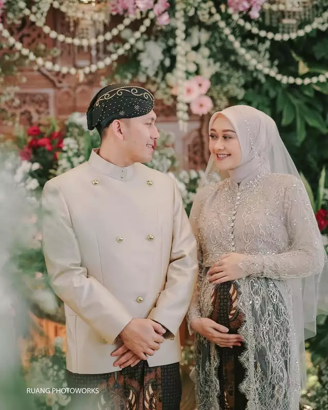 Jadi PNS usai hengkang dari artis, 11 potret terbaru Ellen Nita eks Cherrybelle cantik mantap berhijab © 2025 brilio.net