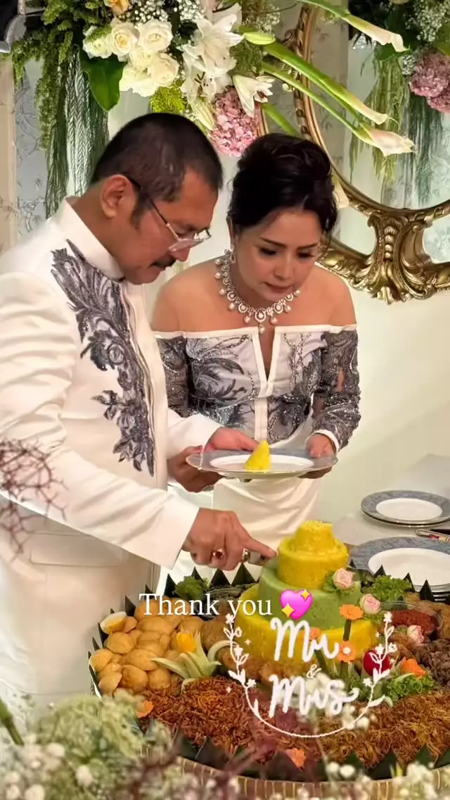 Mayangsari dan Bambang Trihatmodjo anniversary 25 © Instagram Mayangsari dan Bambang Trihatmodjo anniversary 25 © Instagram