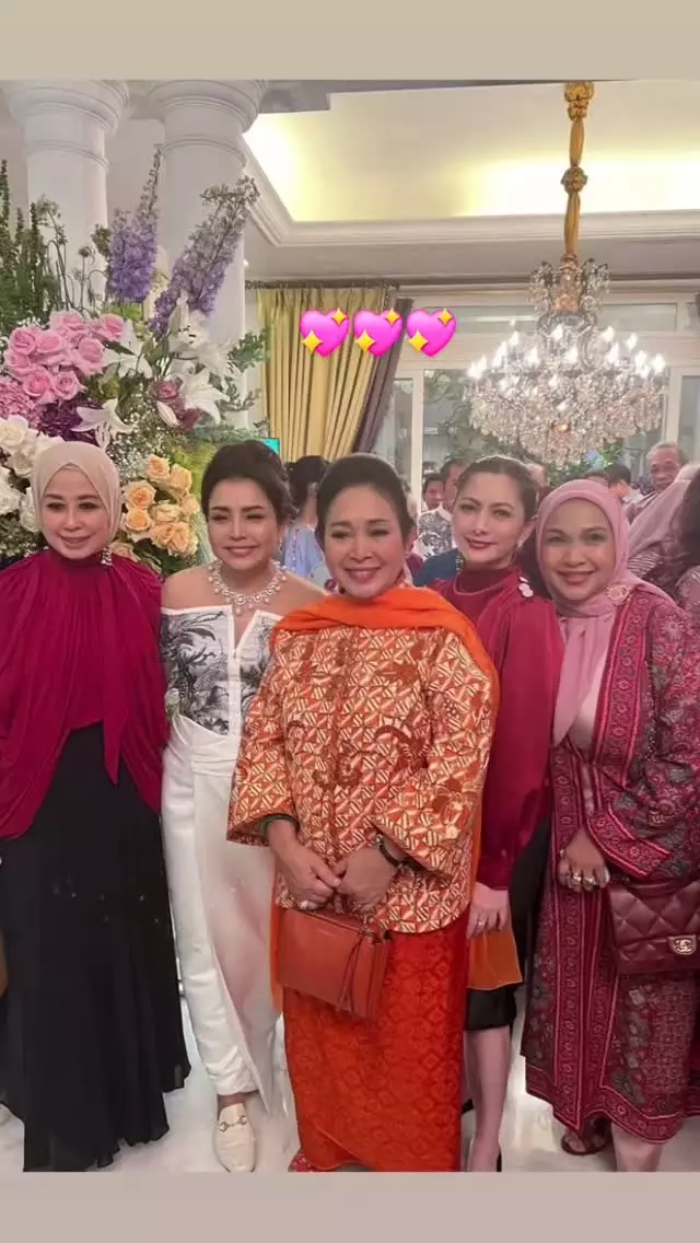 Mayangsari dan Bambang Trihatmodjo anniversary 25 © Instagram Mayangsari dan Bambang Trihatmodjo anniversary 25 © Instagram