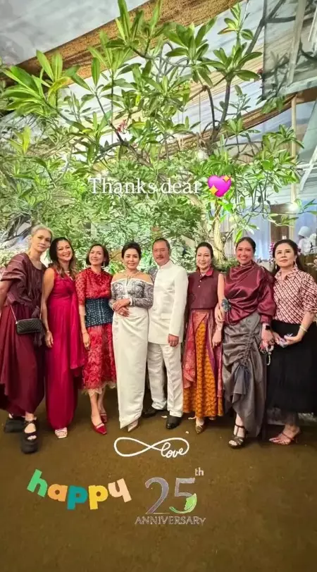 Mayangsari dan Bambang Trihatmodjo anniversary 25 © Instagram Mayangsari dan Bambang Trihatmodjo anniversary 25 © Instagram