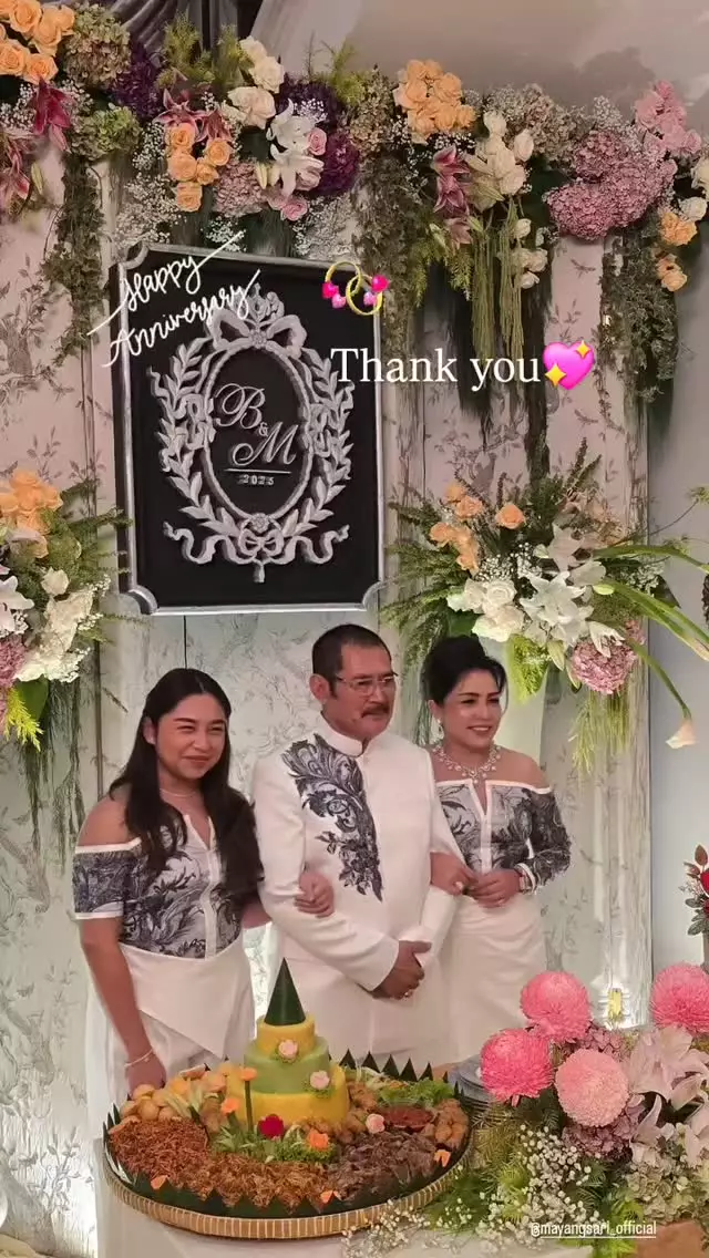 Mayangsari dan Bambang Trihatmodjo anniversary 25 © Instagram Mayangsari dan Bambang Trihatmodjo anniversary 25 © Instagram