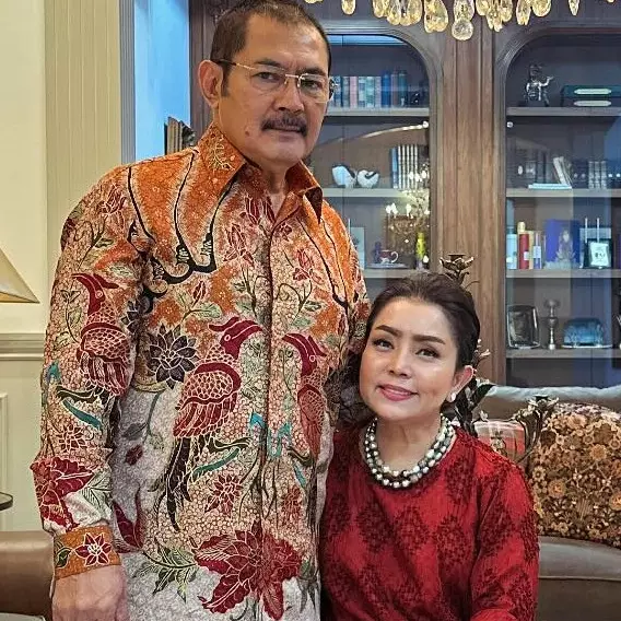 9 Potret Mayangsari dan Bambang Trihatmodjo rayakan anniversary ke-25, dihadiri banyak seleb senior