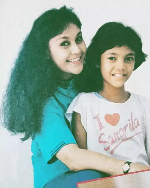 Model iklan motor mertua vokalis rock © Instagram