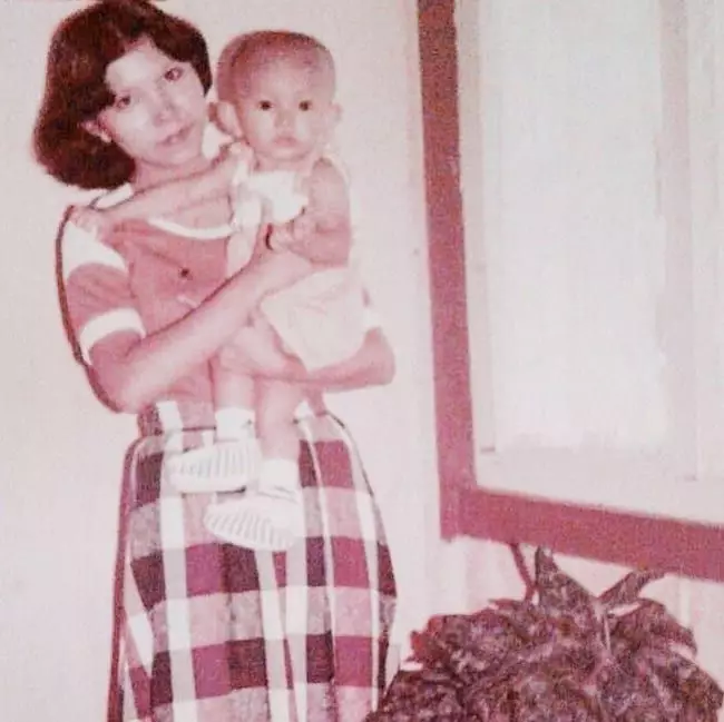 Potret lawas penyanyi bersama ibu © berbagai sumber Potret lawas penyanyi bersama ibu © berbagai sumber