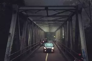Viral jembatan perlintasan kereta seharga Rp37 M bikin 7 teknisi kena sanksi, ternyata karena ini