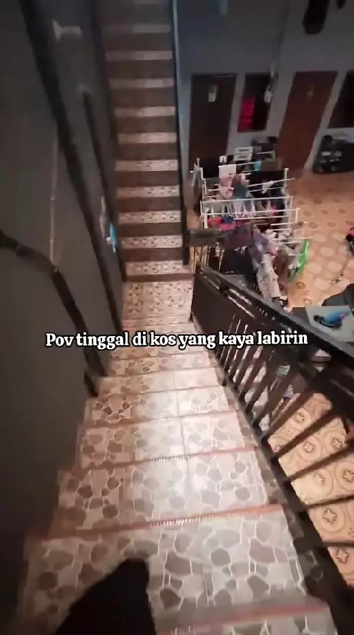 penampakan kos punya banyak tangga © TikTok