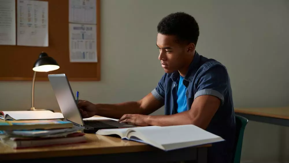 Contoh kata pengantar makalah terbaru 2025 © 2025 brilio.net