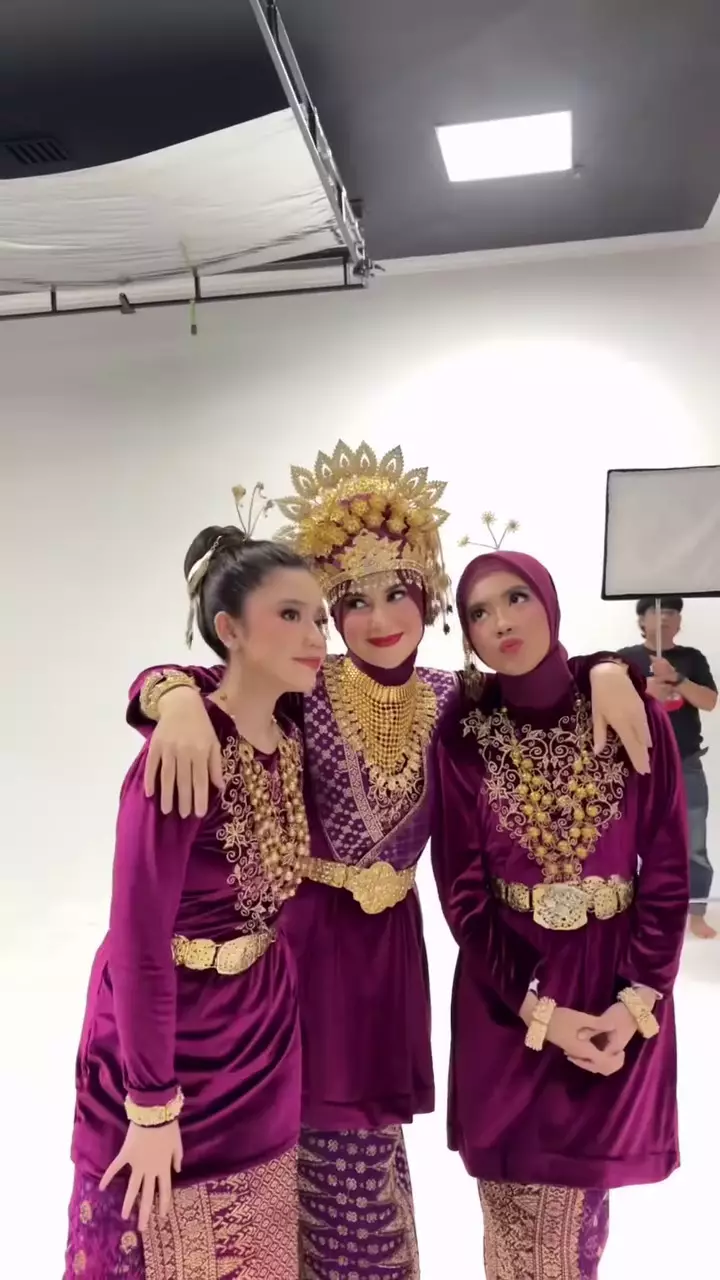 Pemotretan keluarga baru Irish Bella © 2025 Instagram