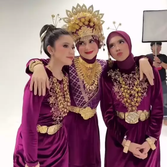 9 Potret Irish Bella dan Haldy Sabri jalani pemotretan keluarga, kompak dengan kedua putri sambungnya