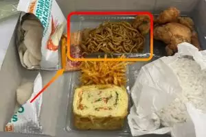 Cara bikin mi goreng sederhana manis gurih, menu viral yang dipuji jurnalis Inggris di Piala Presiden 