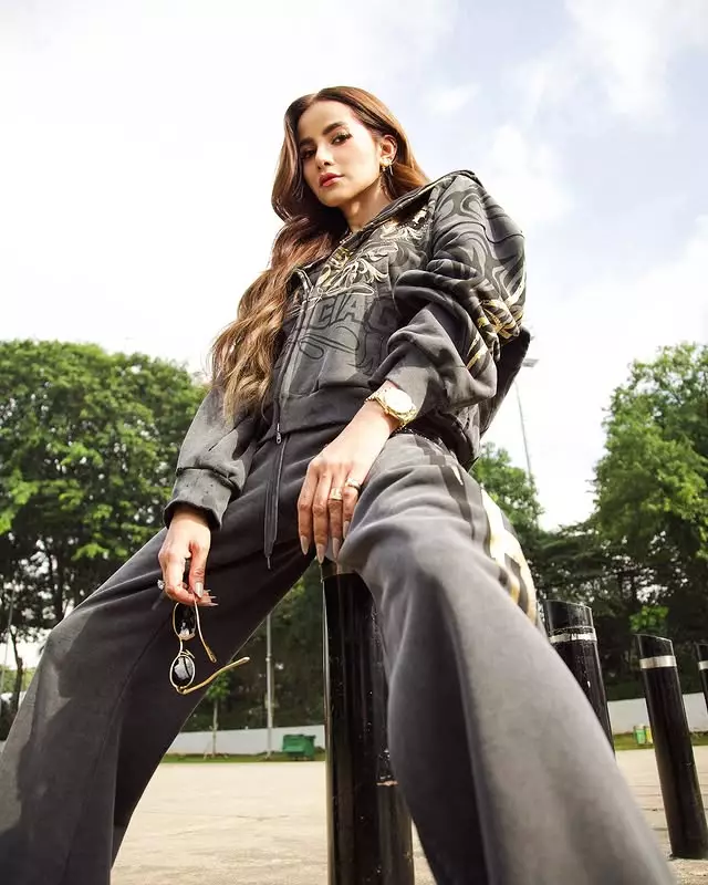 alasan Olla Ramlan pilih brondong © Instagram