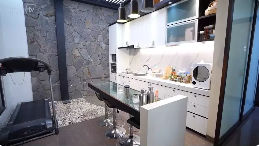 penampakan dapur ello © YouTube