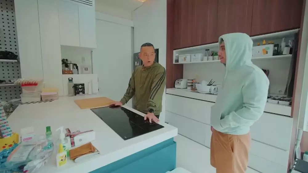 dapur rumah ernest prakasa © 2024 brilio.net