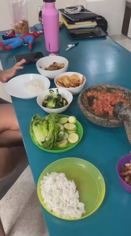 dapur rumah ernest prakasa © 2024 brilio.net