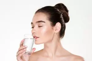 Bukan pakai kunyit atau jeruk, ini cara bikin minuman kolagen segar yang ampuh hempaskan kerutan 