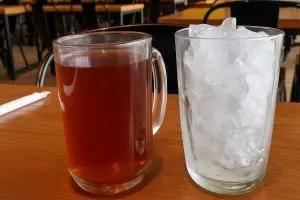 Jangan kaget pesan es teh malah dapat teh panas dan es batu, ini alasannya
