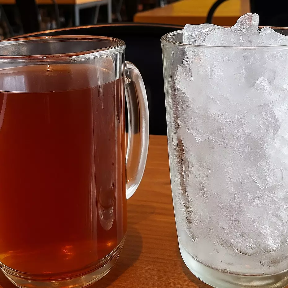 Jangan kaget pesan es teh malah dapat teh panas dan es batu, ini alasannya