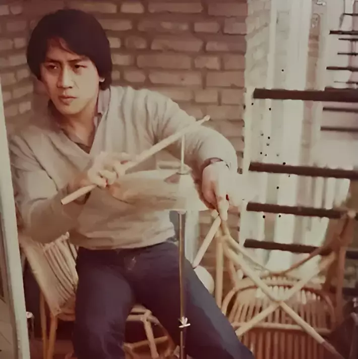 Foto lawas ayah Sherina Munaf mirip Jackie Chan © 2025 Instagram Foto lawas ayah Sherina Munaf mirip Jackie Chan © 2025 Instagram