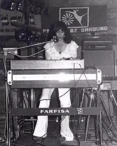 Foto lawas ayah Sherina Munaf mirip Jackie Chan © 2025 Instagram Foto lawas ayah Sherina Munaf mirip Jackie Chan © 2025 Instagram