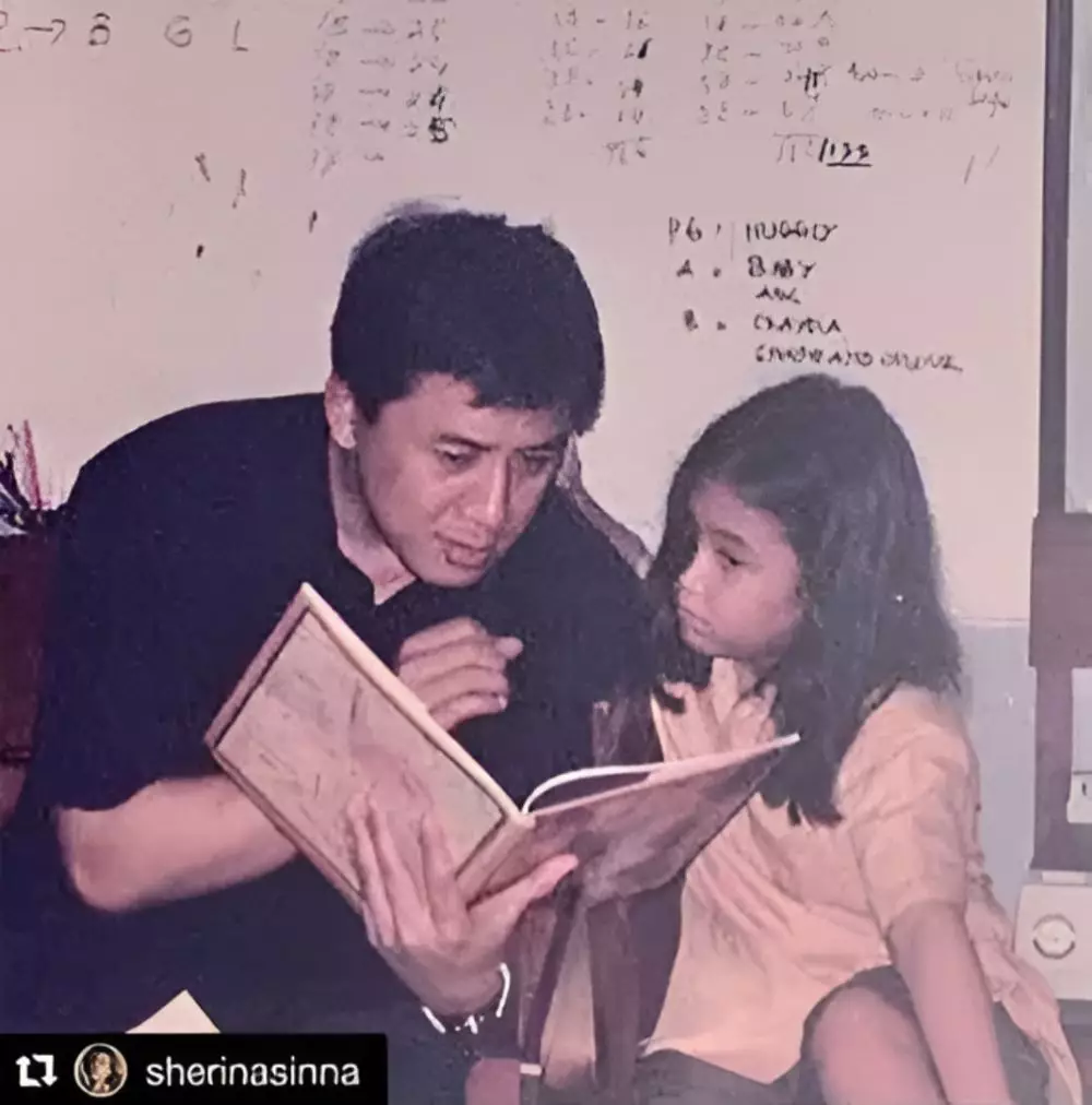Foto lawas ayah Sherina Munaf mirip Jackie Chan © 2025 Instagram Foto lawas ayah Sherina Munaf mirip Jackie Chan © 2025 Instagram