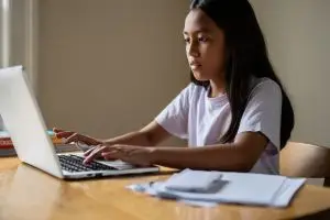 Biar nggak monoton, ini 17 sinonim efisien yang cocok untuk tulisan formal dan santai