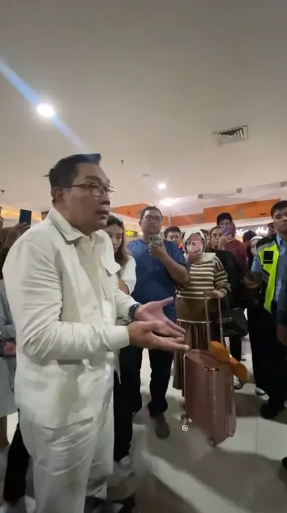 Ridwan Kamil protes gegara pesawat delay © TikTok