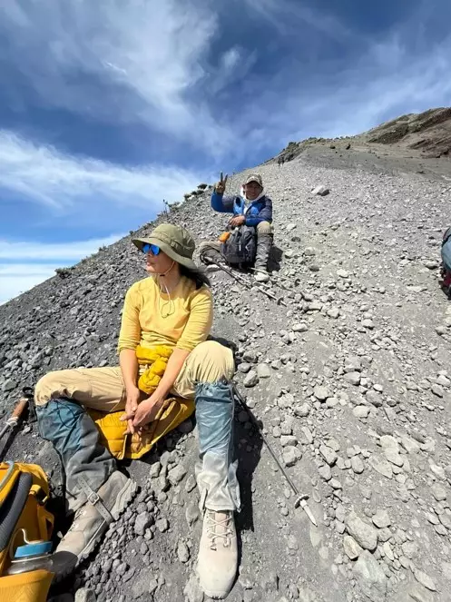 Atiek CB ke puncak gunung Rinjani © Instagram