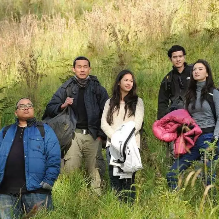 Jadi film hits 13 tahun lalu, ini potret dulu dan kini 7 cast film 5 CM, Denny Sumargo jadi hot daddy